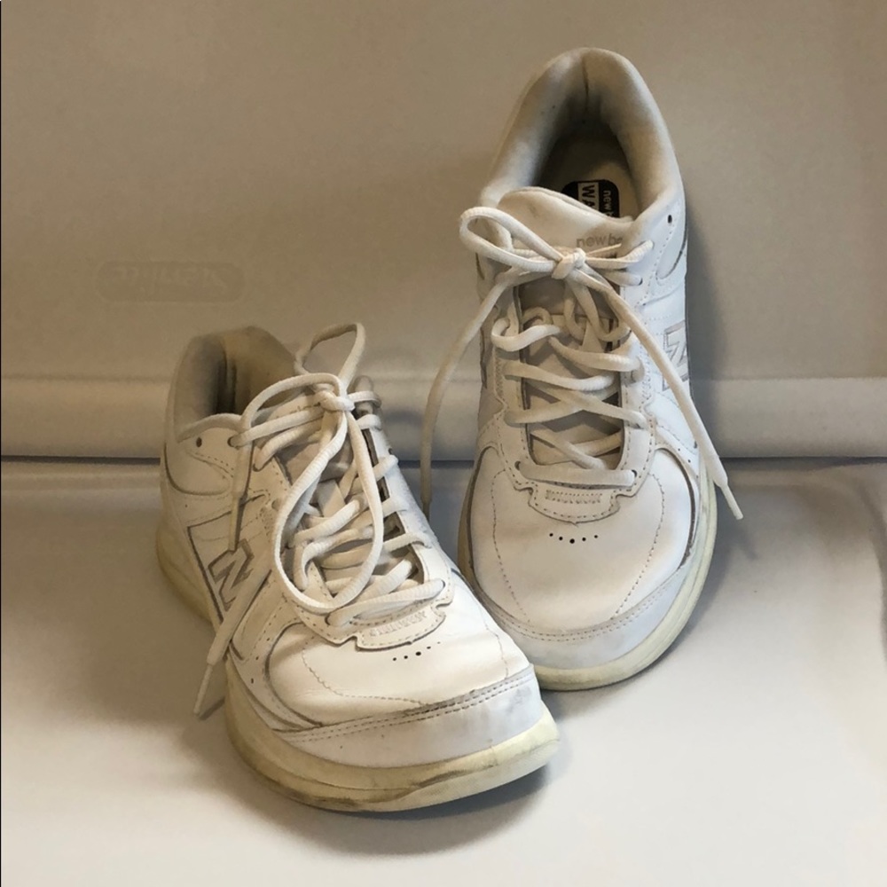 Newbalance white tennis shoes size 7 1/2